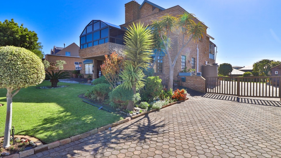 5 Bedroom Property for Sale in Stilbaai Wes Western Cape